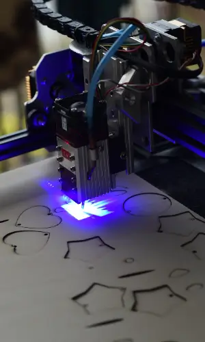 Zdjęcie procesu cięcia laserem